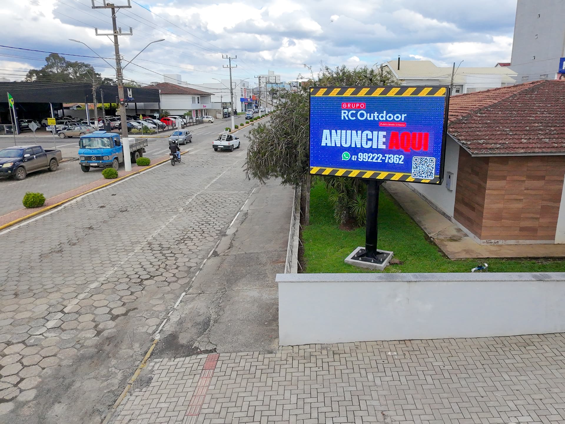 Painel de LED do Grupo RC Outdoor na Rua Tenente Ary Rauen, em Papanduva